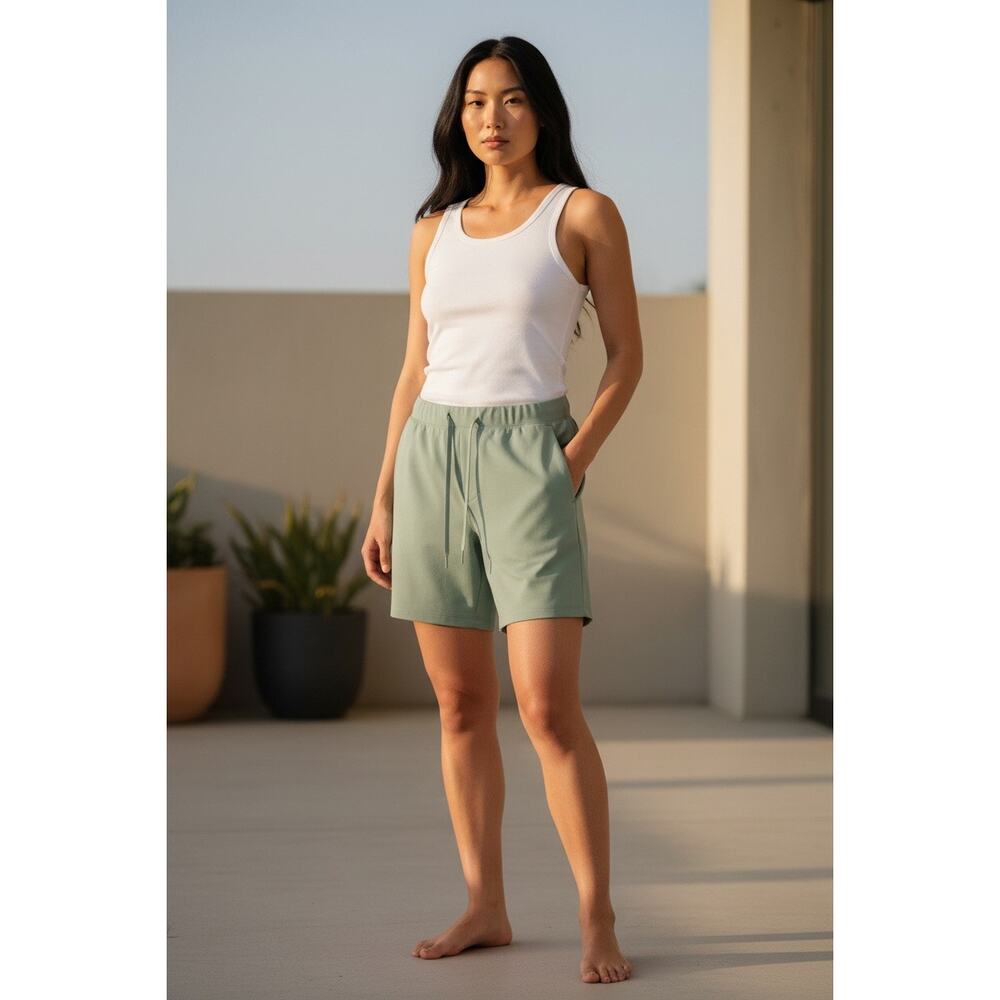 Lululemon On The Fly Woven Short 2.5” Grey Sage Women’s Mid Rise - Picture 3 of 7